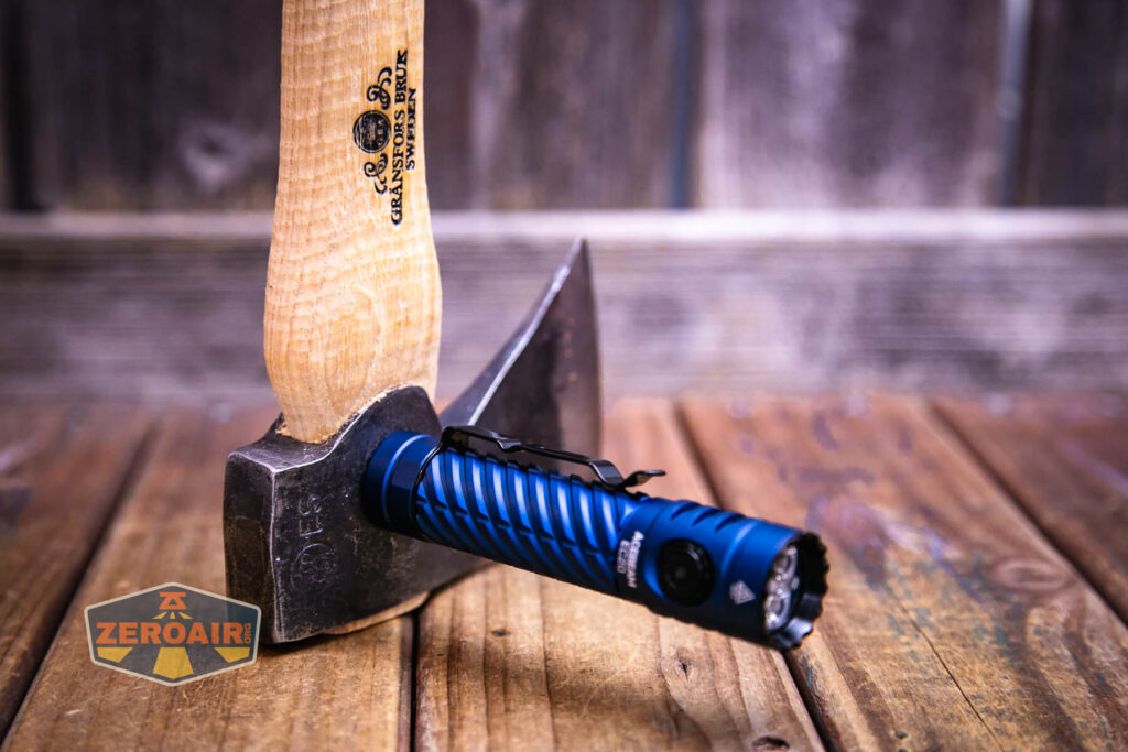 Acebeam EC20 Multi-light Source EDC flashlight magnet in use