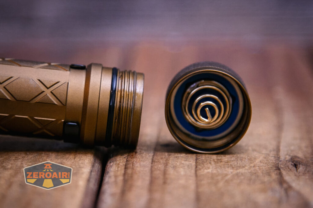 Skilhunt EC500 Coyote neutral white flashlight tailcap threads and spring