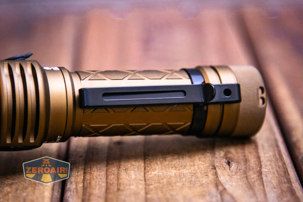 Skilhunt EC500 Coyote neutral white flashlight pocket clip