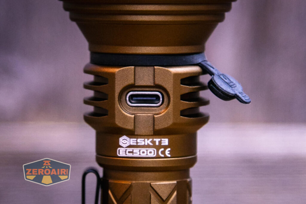 Skilhunt EC500 Coyote neutral white flashlight charging port