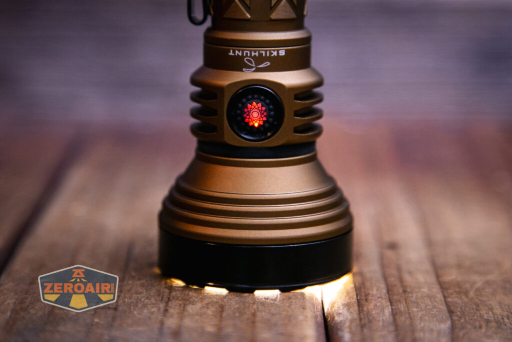 Skilhunt EC500 Coyote neutral white flashlight e-switch indicating red