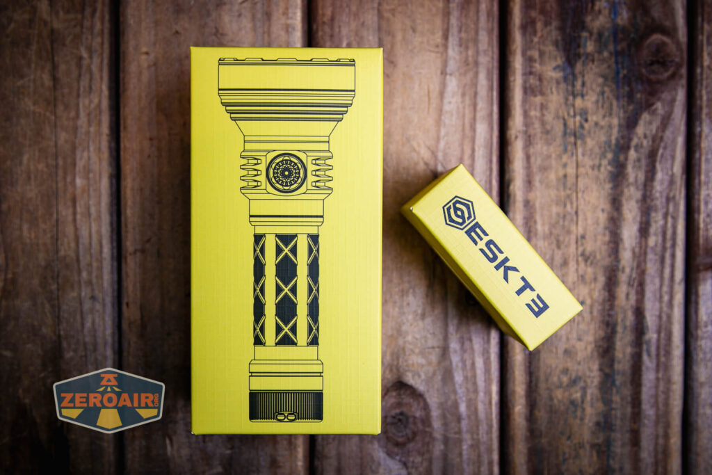 Skilhunt EC500 Coyote neutral white flashlight box