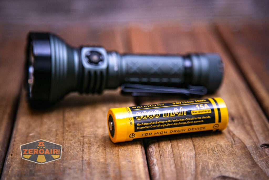 Skilhunt EC500 warm white flashlight with included 21700