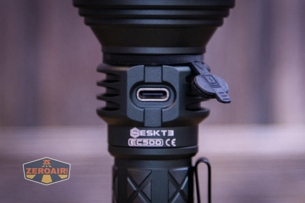 Skilhunt EC500 warm white flashlight usb-c charging port