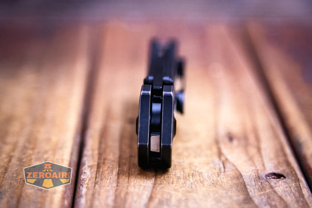 Kansept Fermi knife pivot end view