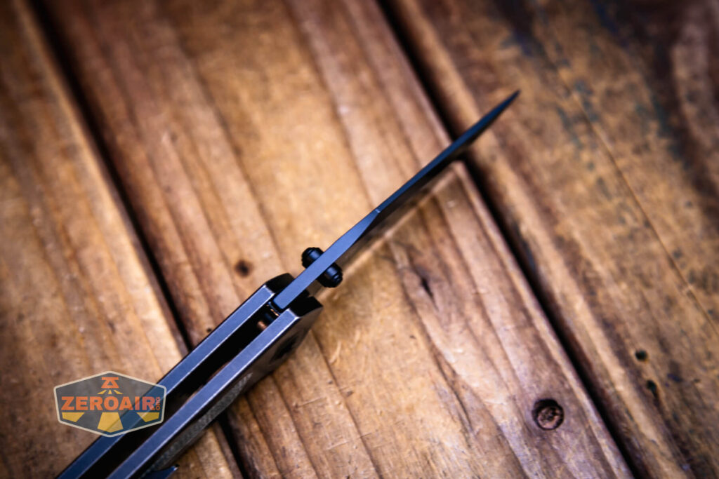 Kansept Fermi knife back of blade shape