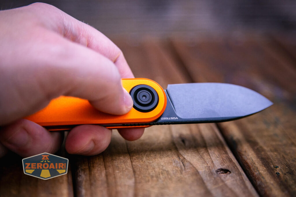 Vosteed Corgi V knife button height when knife is open