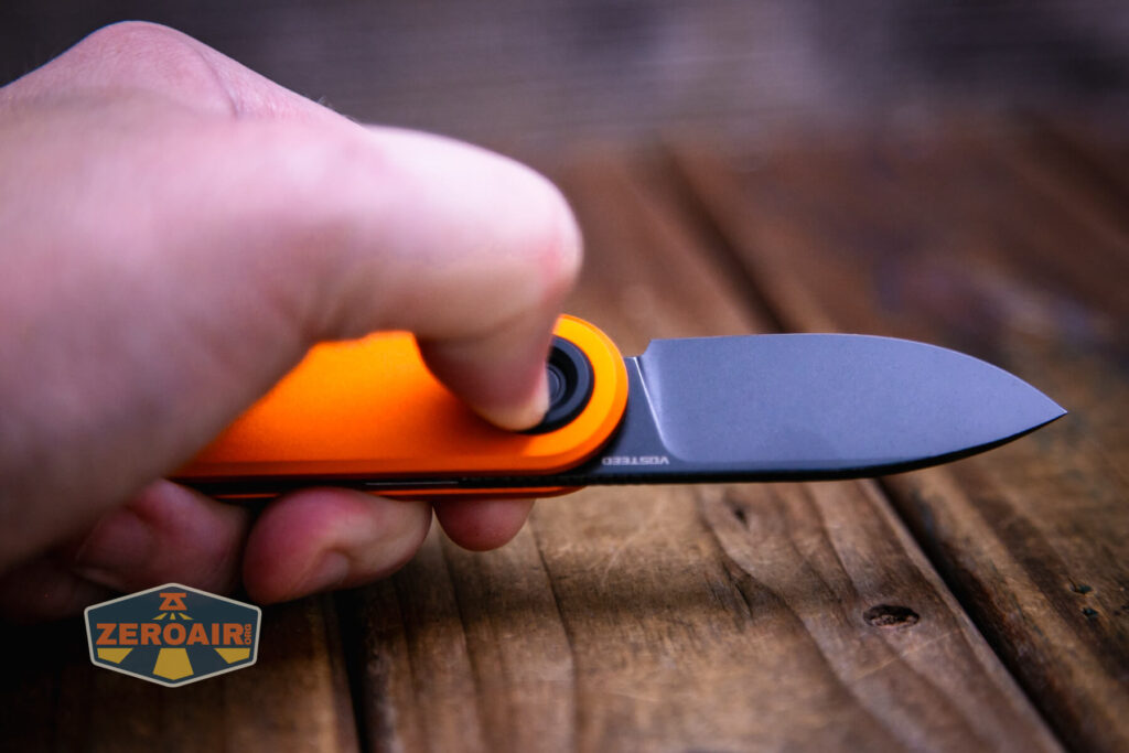 Vosteed Corgi V knife pressing when knife is open