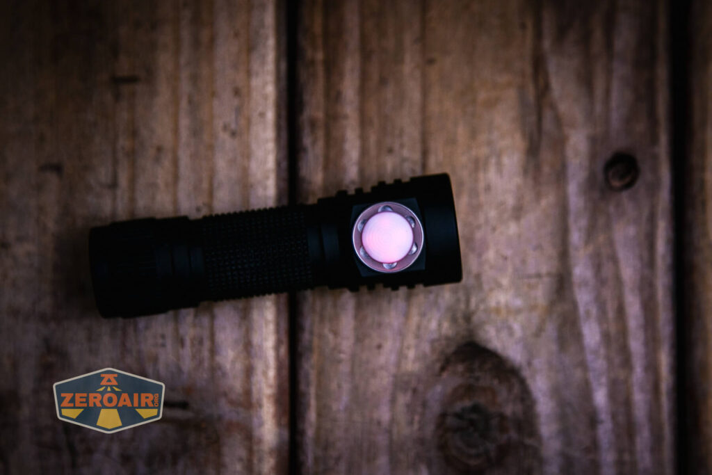 Emisar D3AA 4500K flashlight e-switch indicators on