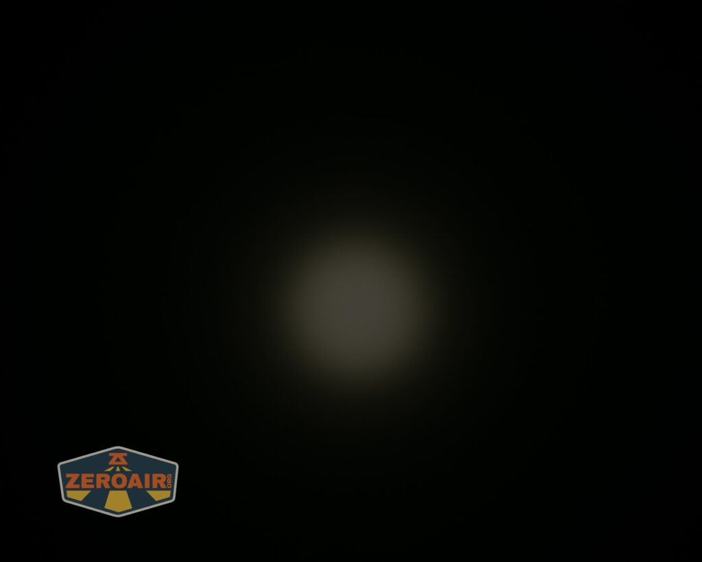 Zebralight SC600w IV Plus HI flashlight beamshots on ceiling