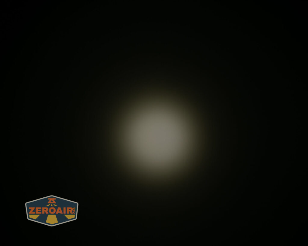 Zebralight SC600w IV Plus HI flashlight beamshots on ceiling