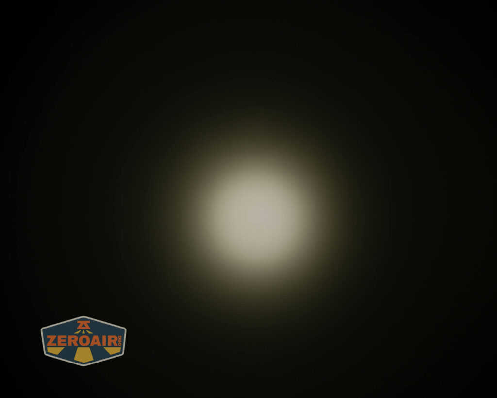 Zebralight SC600w IV Plus HI flashlight beamshots on ceiling