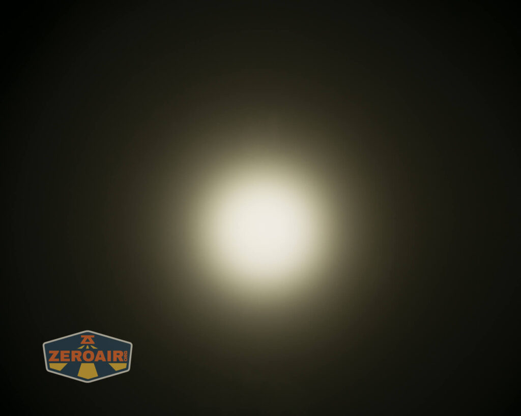 Zebralight SC600w IV Plus HI flashlight beamshots on ceiling