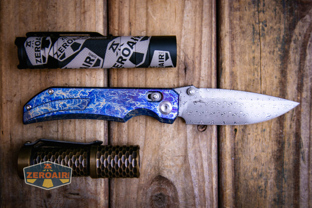 Kansept Eaglestrike knife with two standard sized flashlights