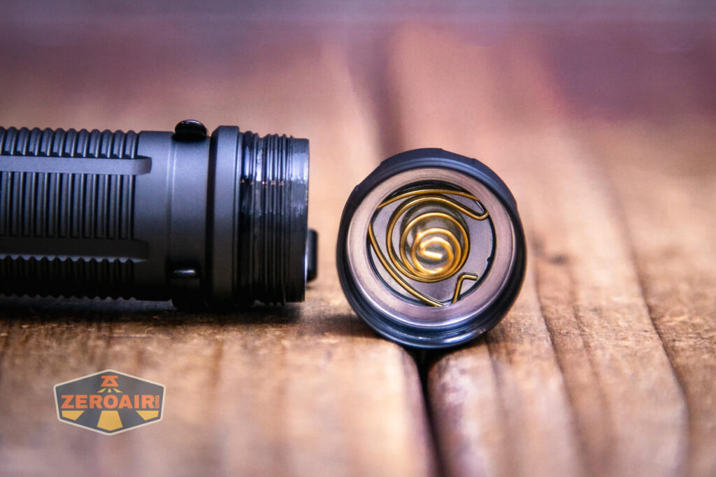 Skilhunt M200 V4 Nichia 519a flashlight tailcap off