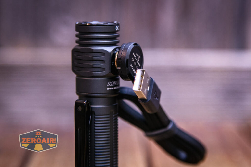 Skilhunt M200 V4 Nichia 519a flashlight charge connector connected