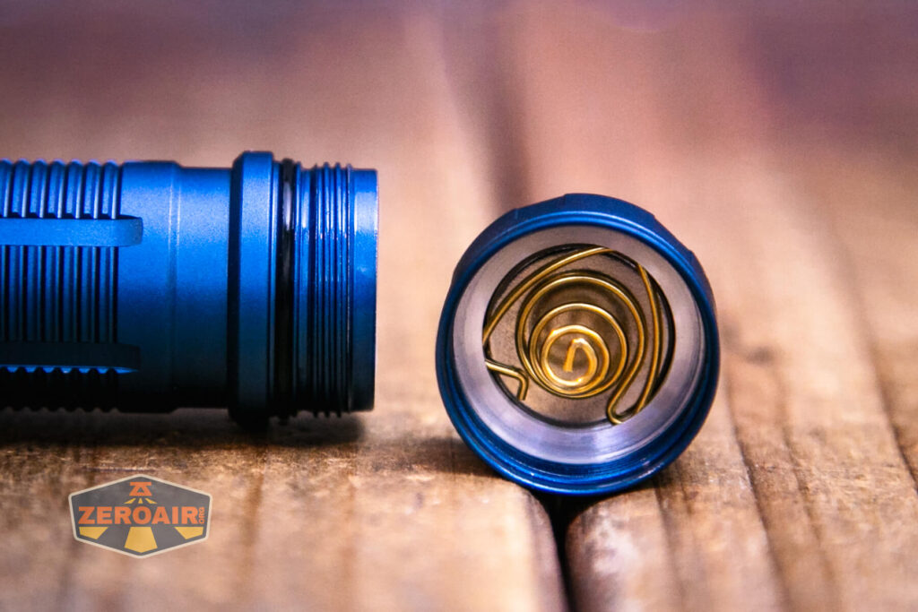 Skilhunt M200 V4 flashlight tailcap off