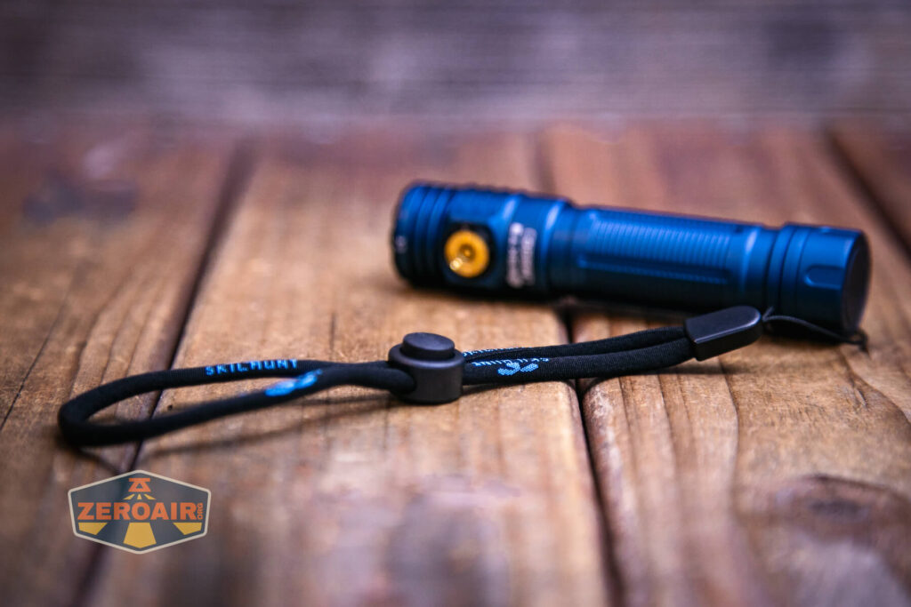 Skilhunt M200 V4 flashlight lanyard installed