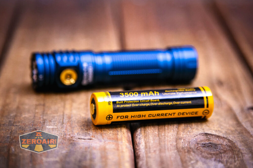 Skilhunt M200 V4 flashlight with 18650