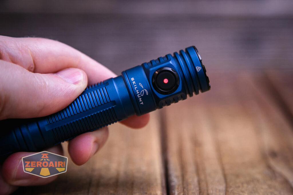 Skilhunt M200 V4 flashlight e-switch indicating red