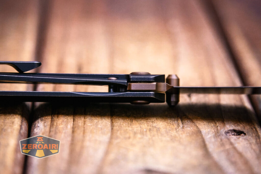 Vosteed Vallhund knife locking mechanism (frame lock)