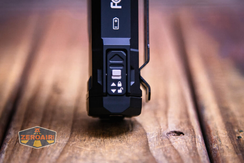 Wuben X4 flashlight hinge lock