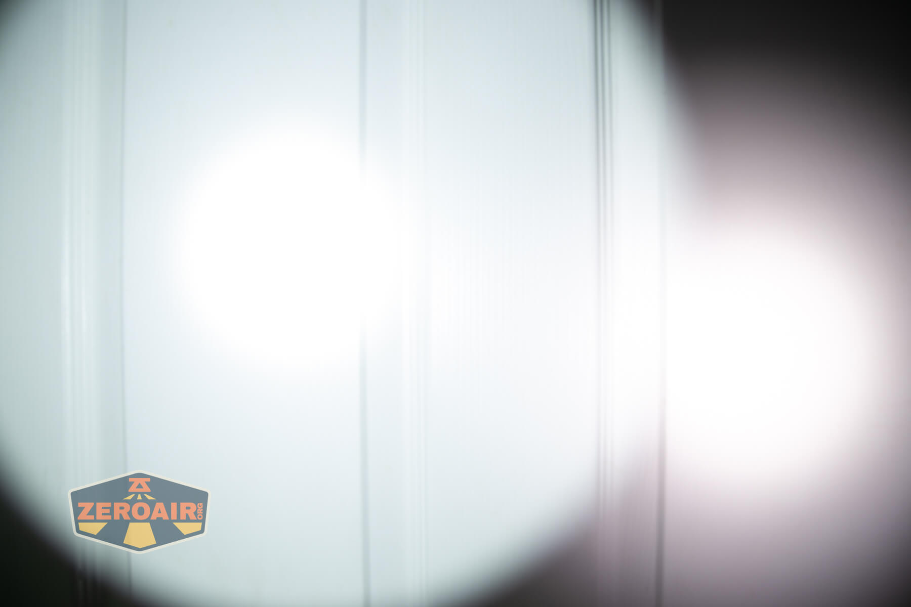 LoopGear SK-05 Pro MAO flashlight beamshots on door (at 1') compared to nichia 219b 4500K