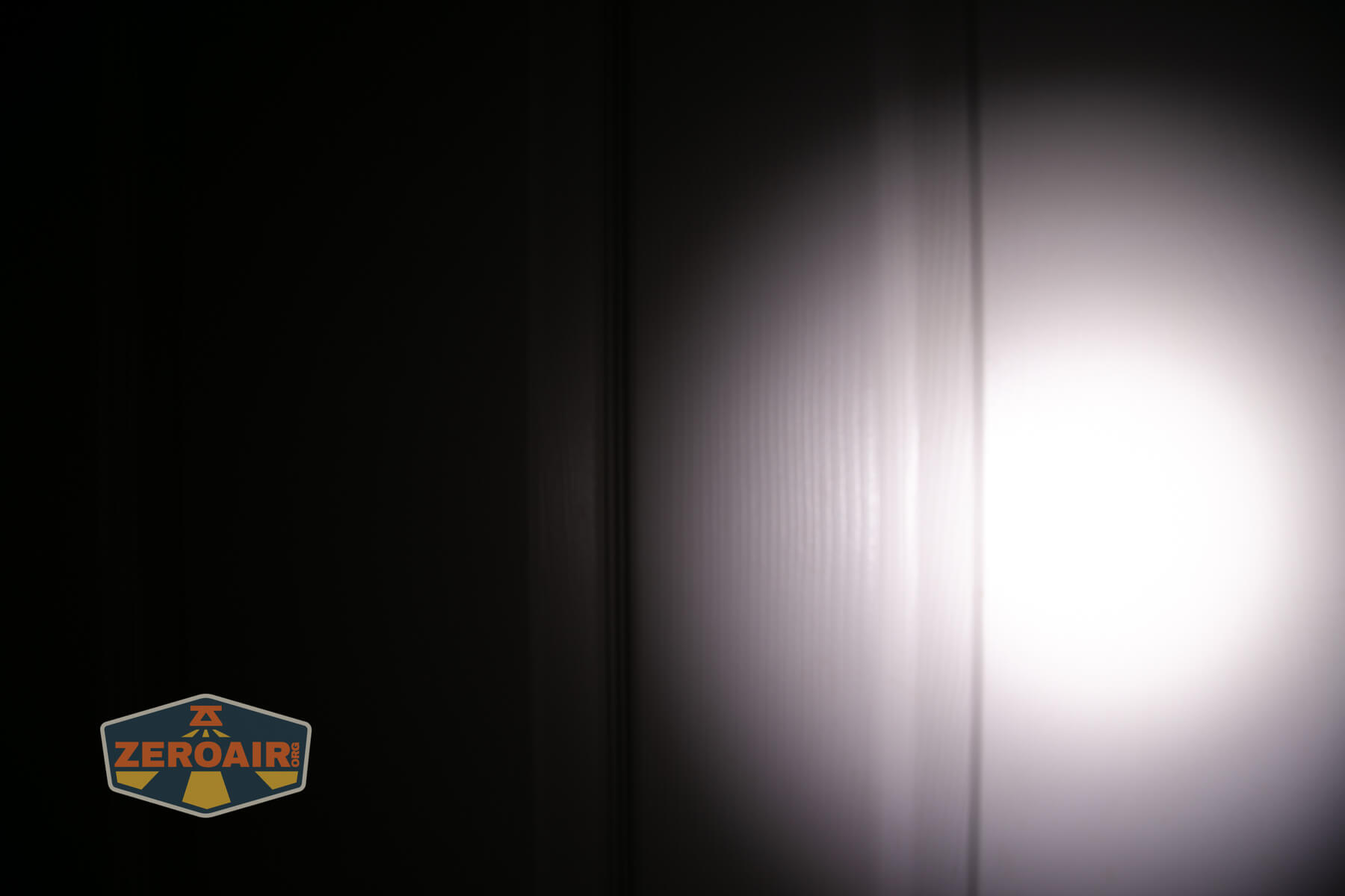 LoopGear SK-05 Pro MAO flashlight beamshots on door (at 1') compared to nichia 219b 4500K