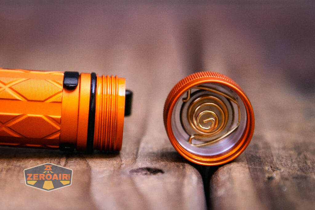 Skilhunt EC150 Nichia 519a flashlight tailcap off showing threads