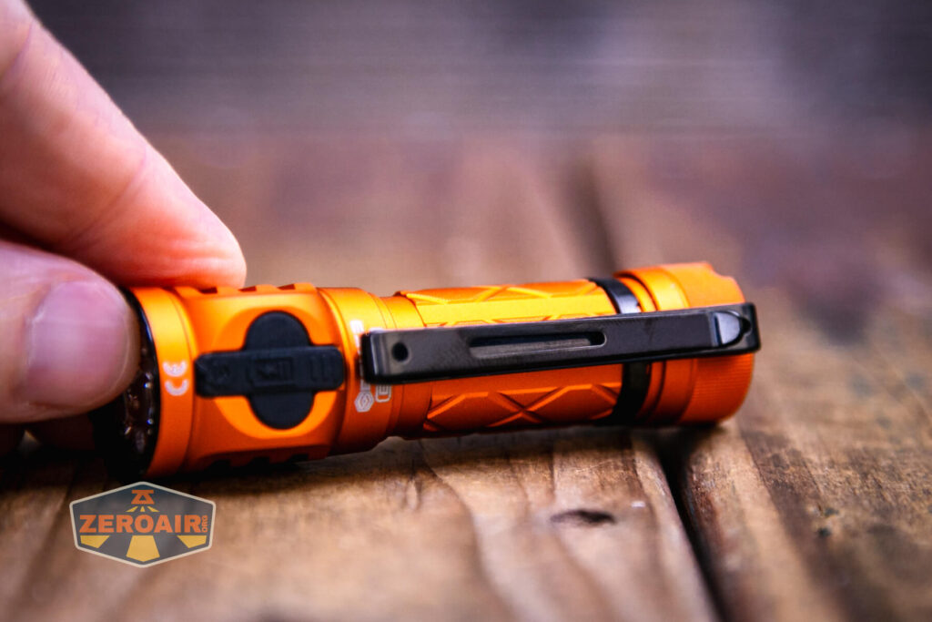 Skilhunt EC150 Nichia 519a flashlight pocket clip details