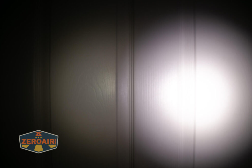 Skilhunt EC150 Nichia 519a flashlight beamshots on door compared to nichia 219b