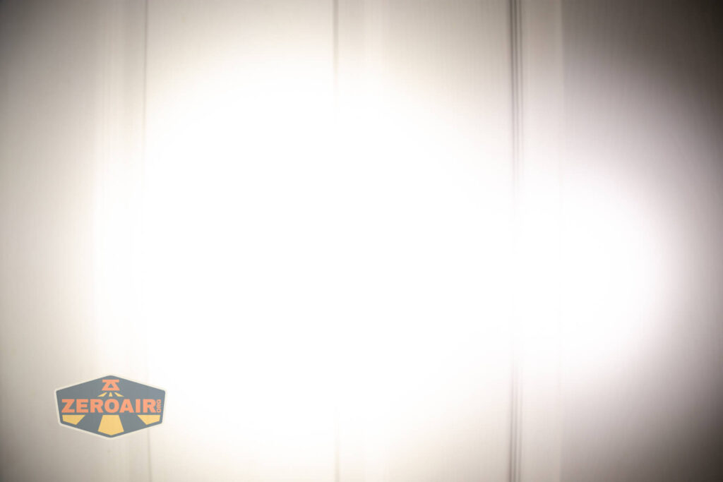 Skilhunt EC150 Nichia 519a flashlight beamshots on door compared to nichia 219b