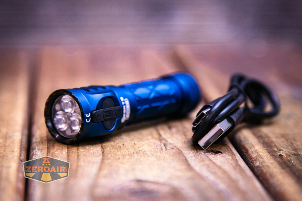 Skilhunt EC150 Luminus SFT25R flashlight charging cable