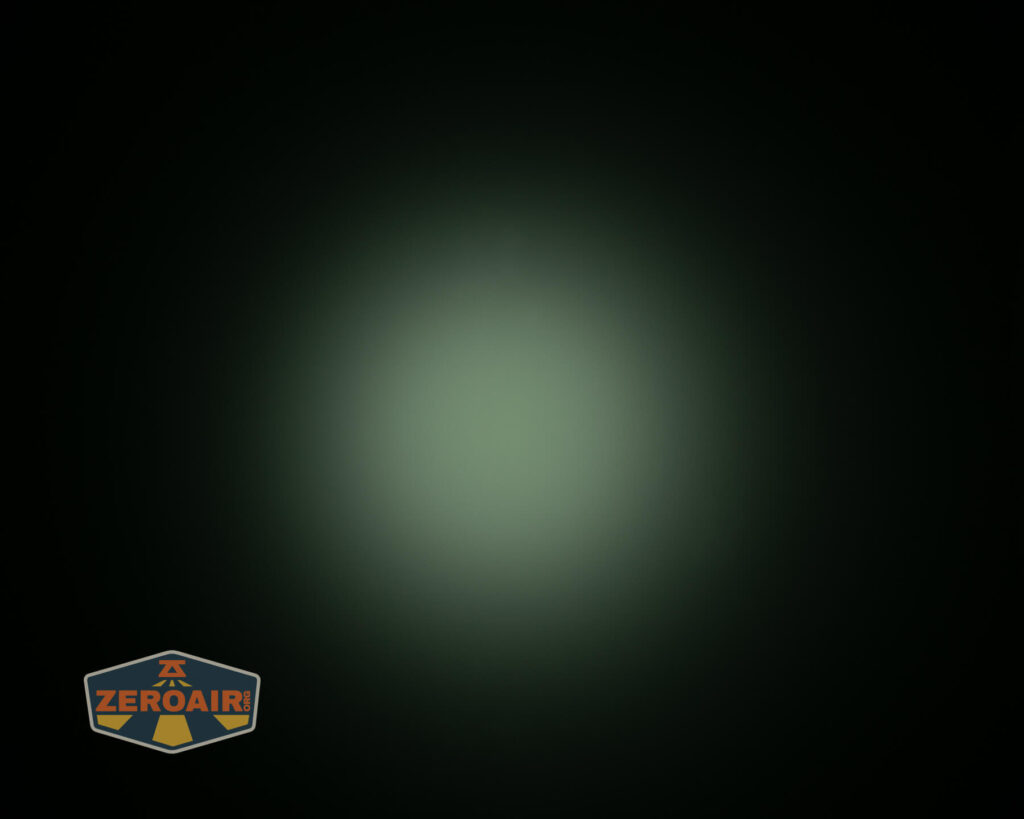 Skilhunt EC150 Luminus SFT25R flashlight beamshots on ceiling