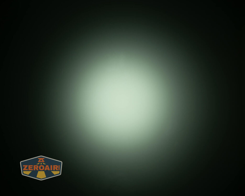 Skilhunt EC150 Luminus SFT25R flashlight beamshots on ceiling