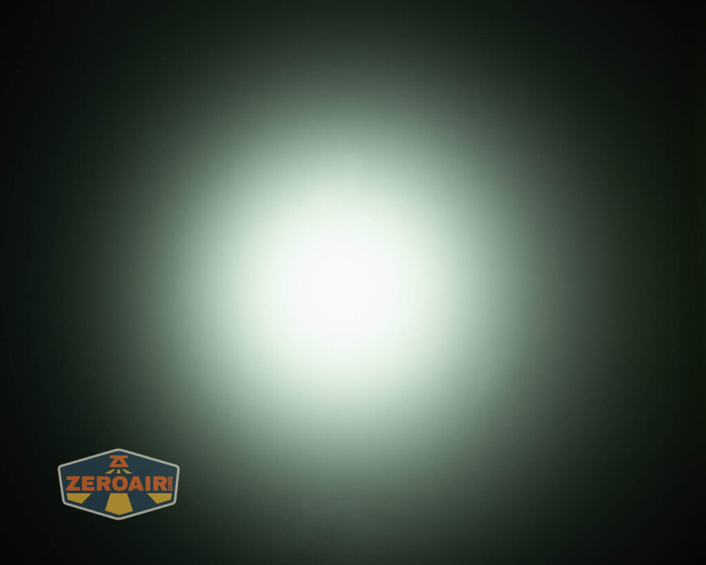 Skilhunt EC150 Luminus SFT25R flashlight beamshots on ceiling