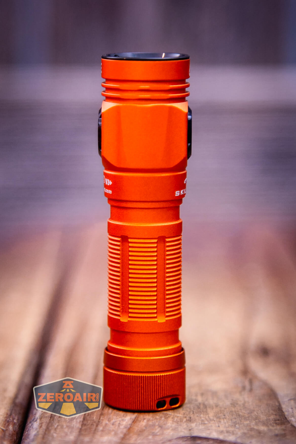 Skilhunt M150v4 Nichia 519a showing all sides