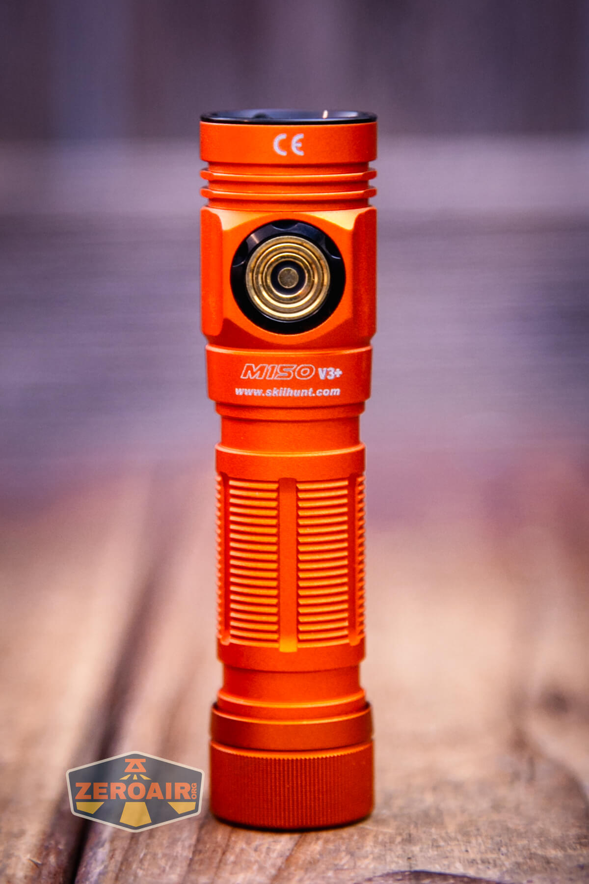 Skilhunt M150v4 Nichia 519a showing all sides