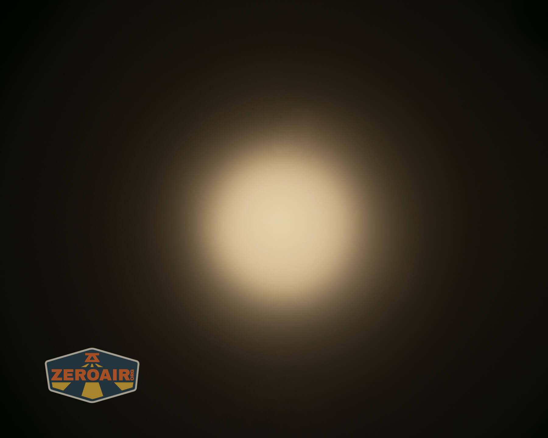 Skilhunt M150v4 Nichia 519a beamshots on ceiling