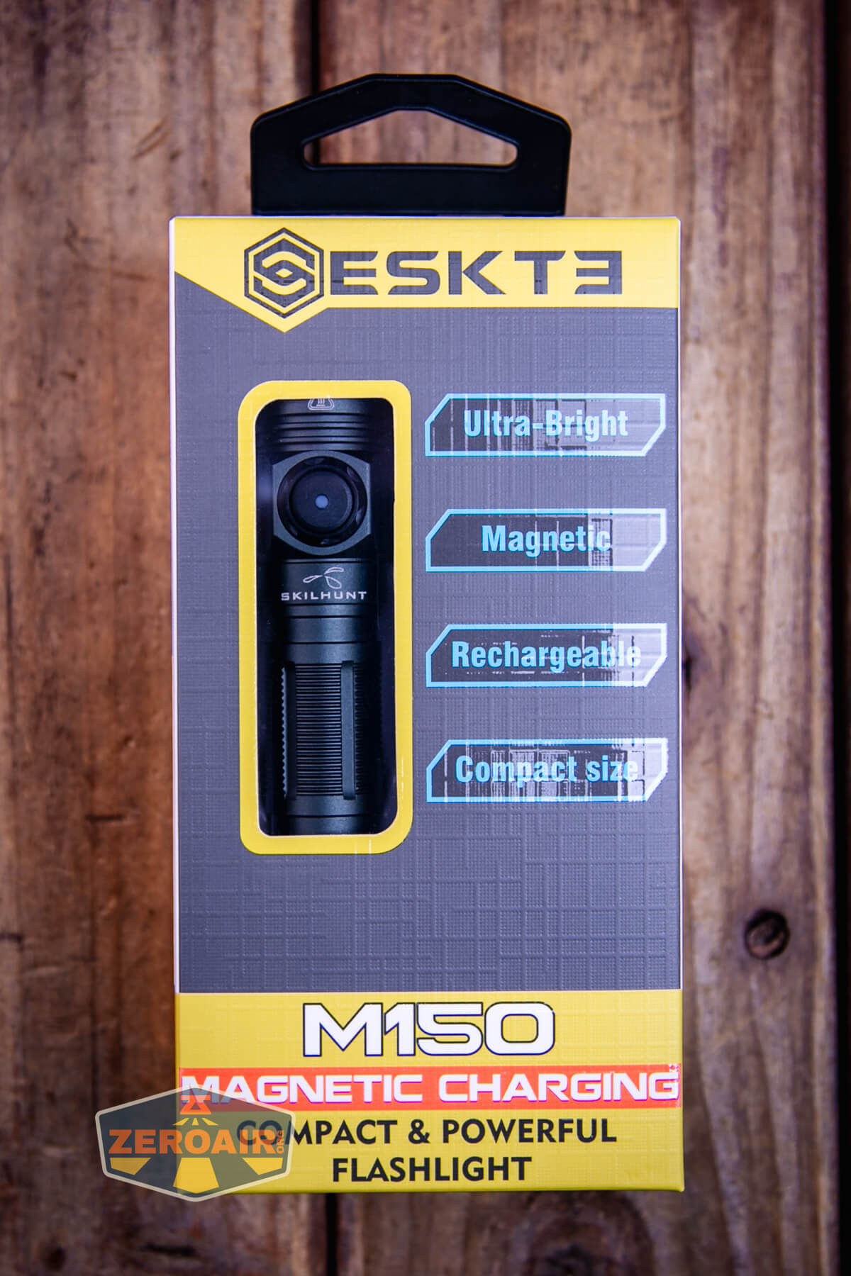 Skilhunt M150v4 Luminus SFT25R flashlight box