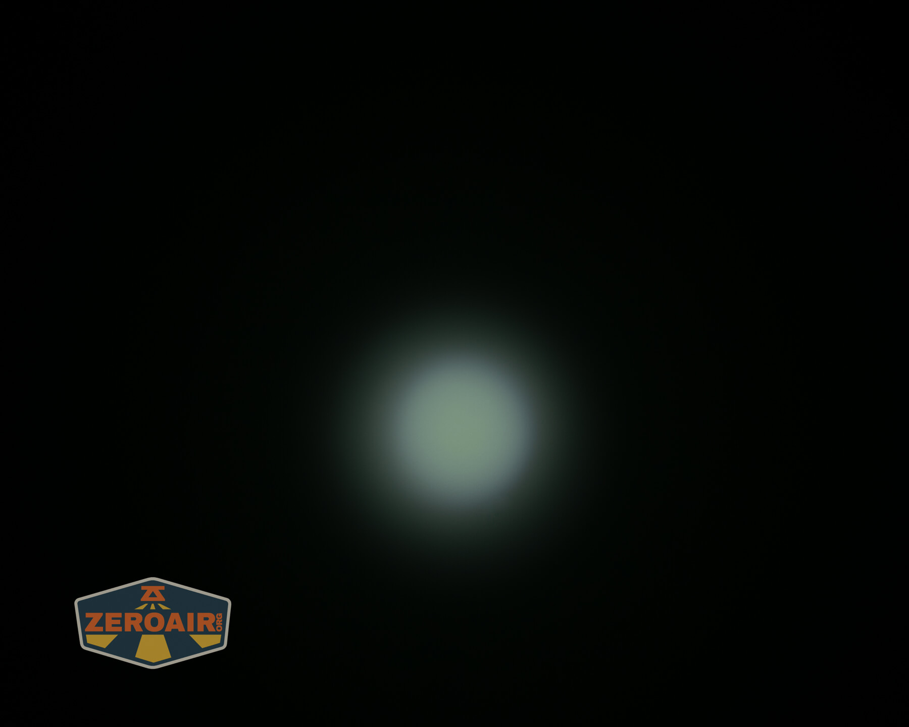 Sofirn HS22 headlamp beamshots on ceiling