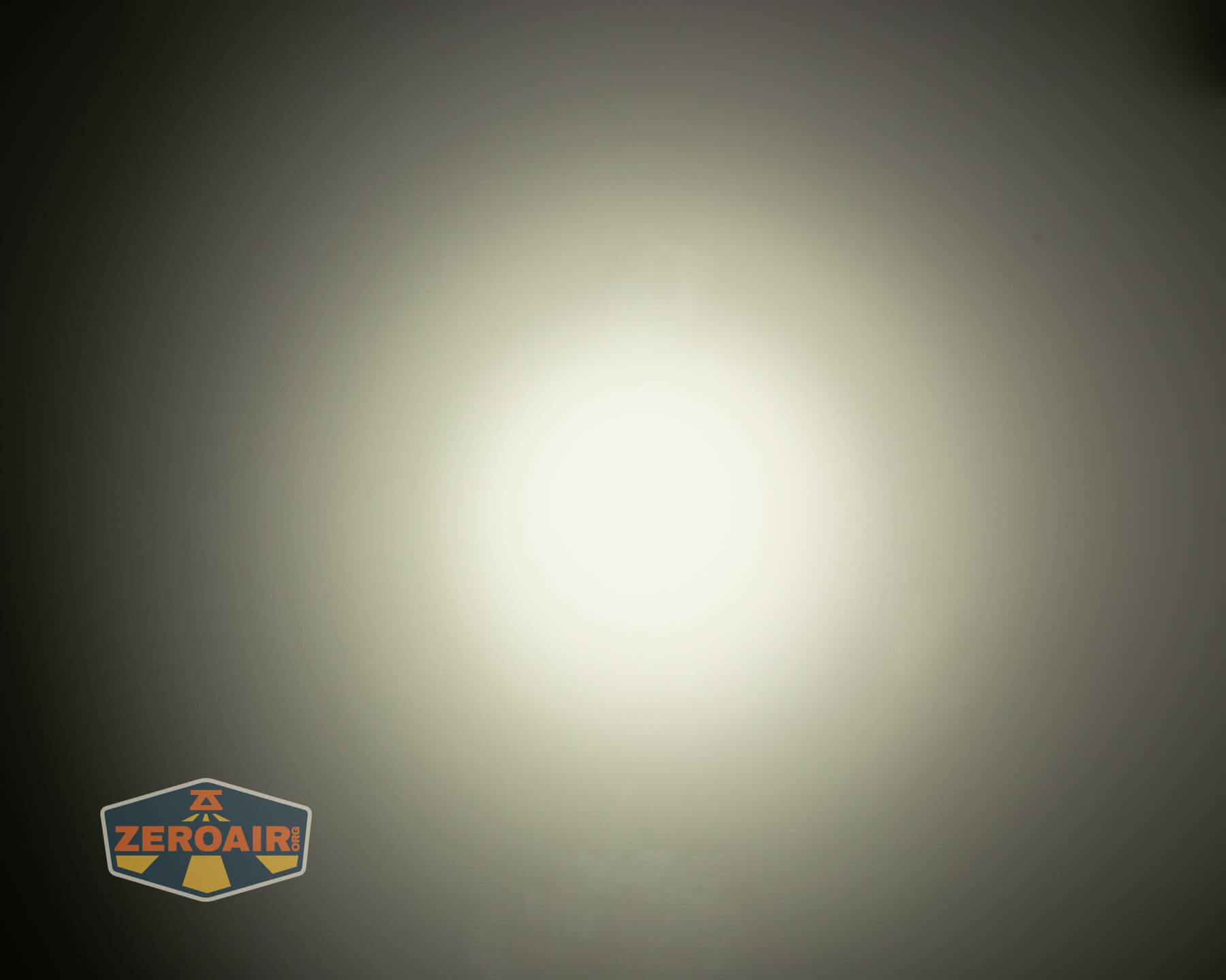 Wuben E8 modular flashlight beamshots on ceiling