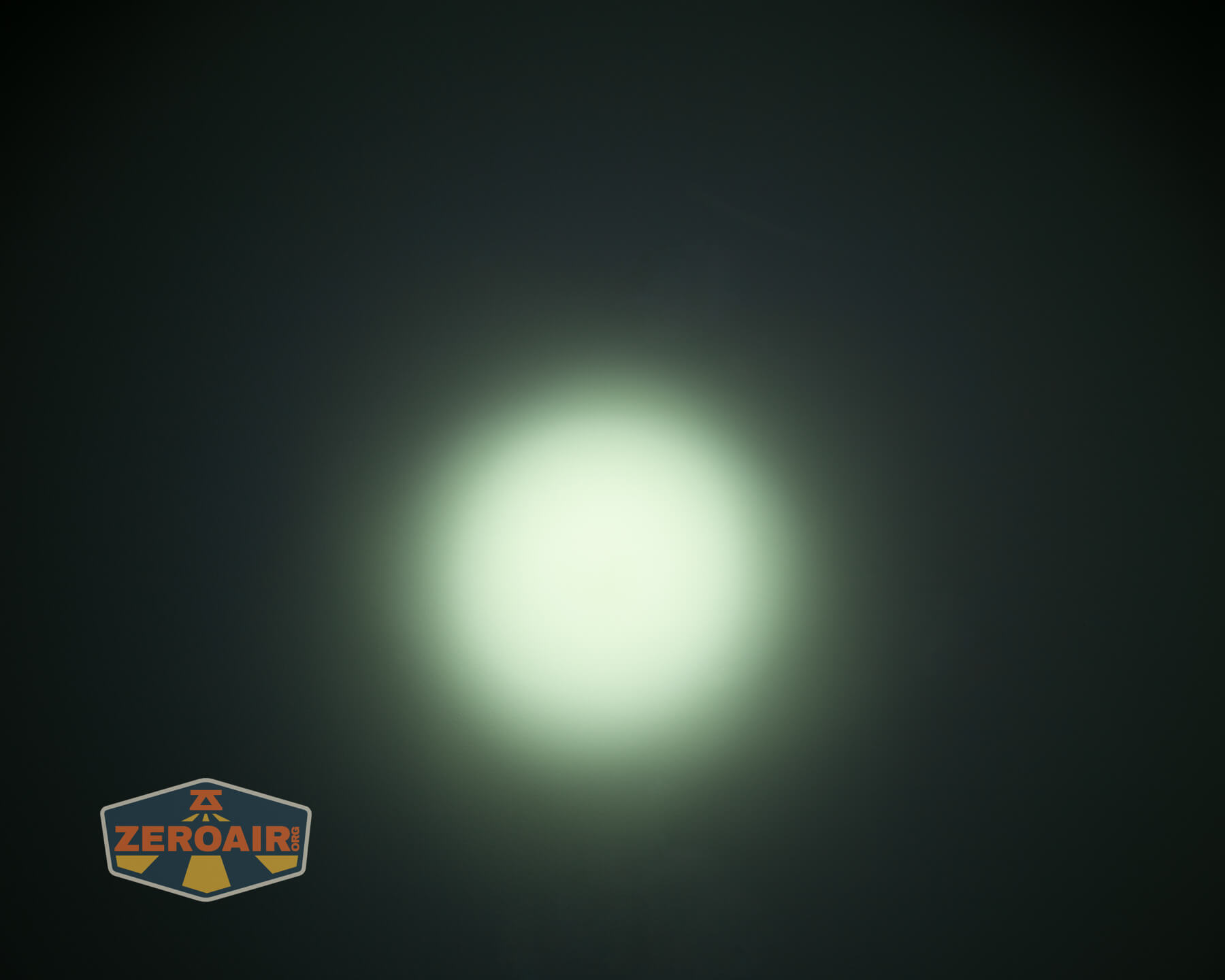 Wuben L3 flashlight beamshots on ceiling