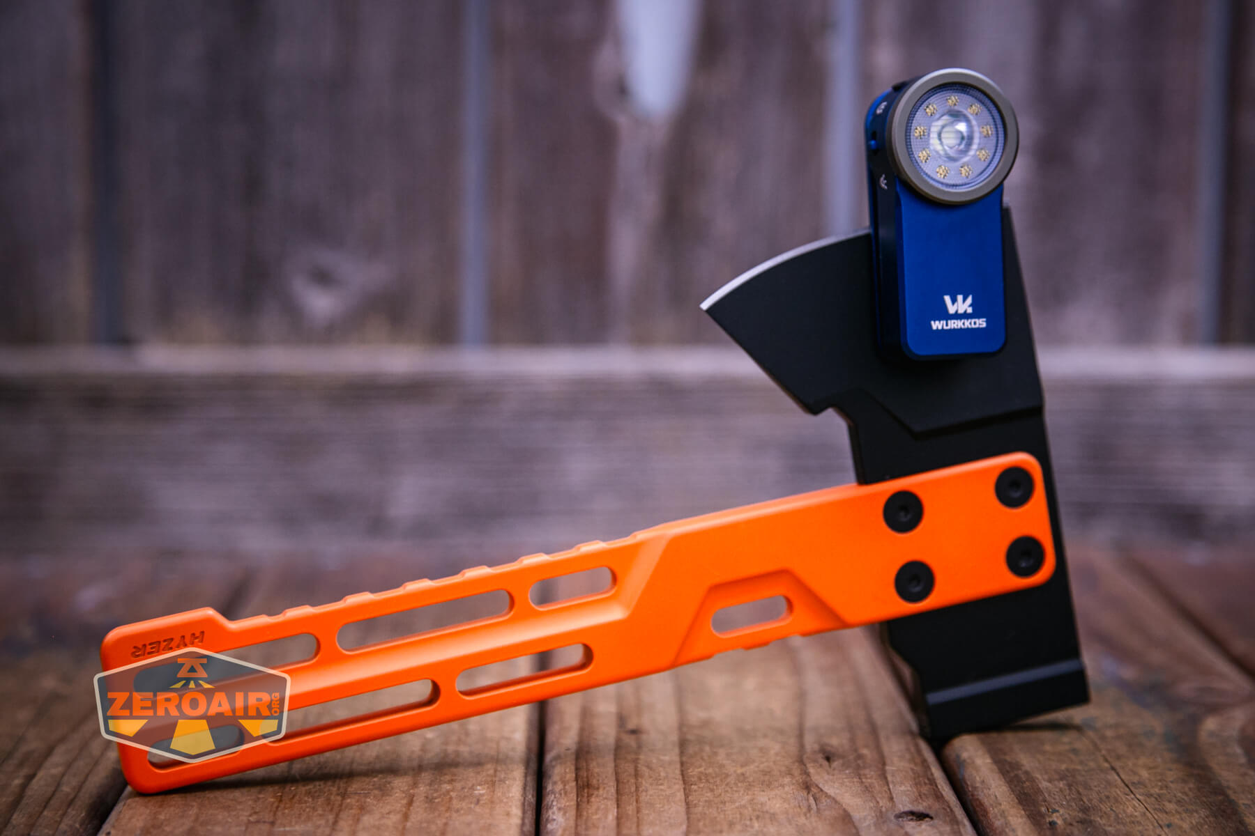 Wurkkos HD03 Clip flashlight magnet in use