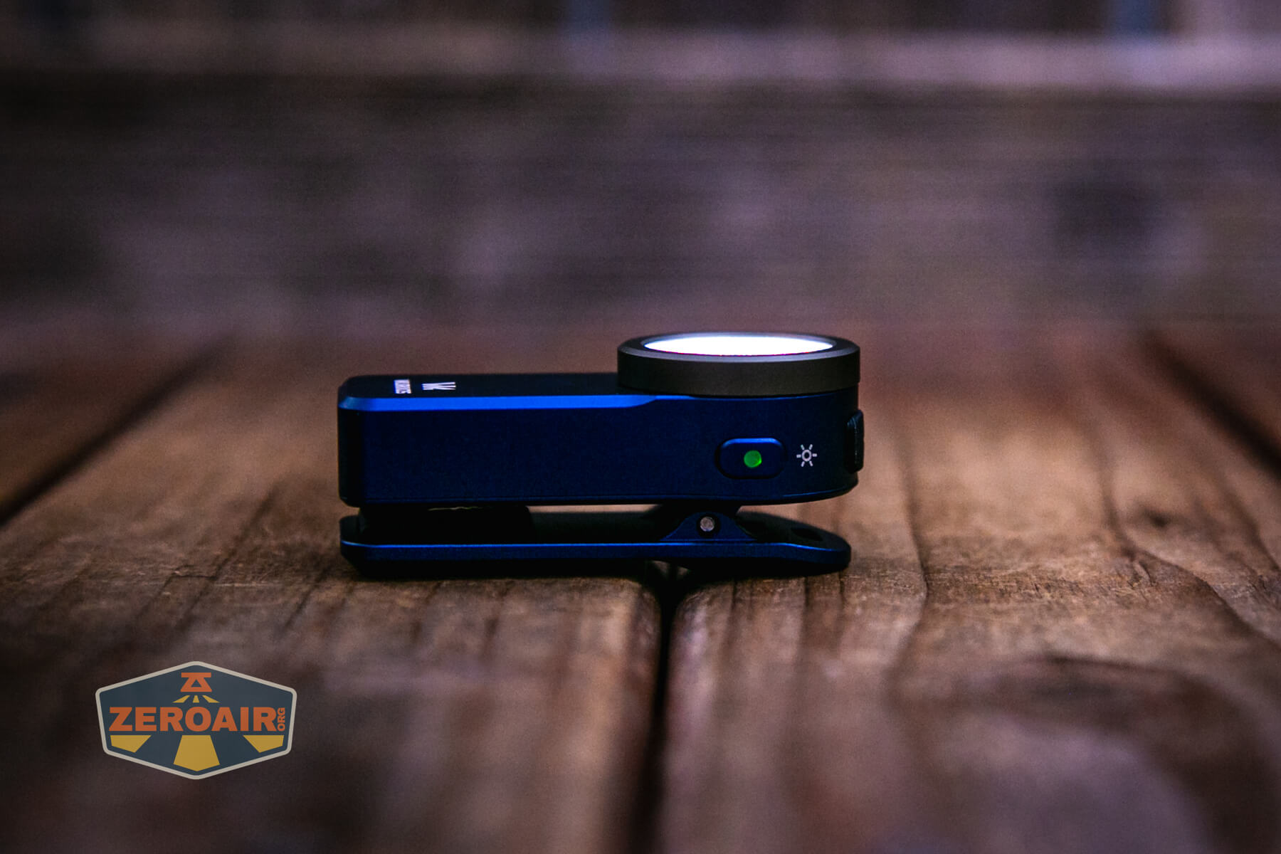 Wurkkos HD03 Clip flashlight e-switch indicating in green