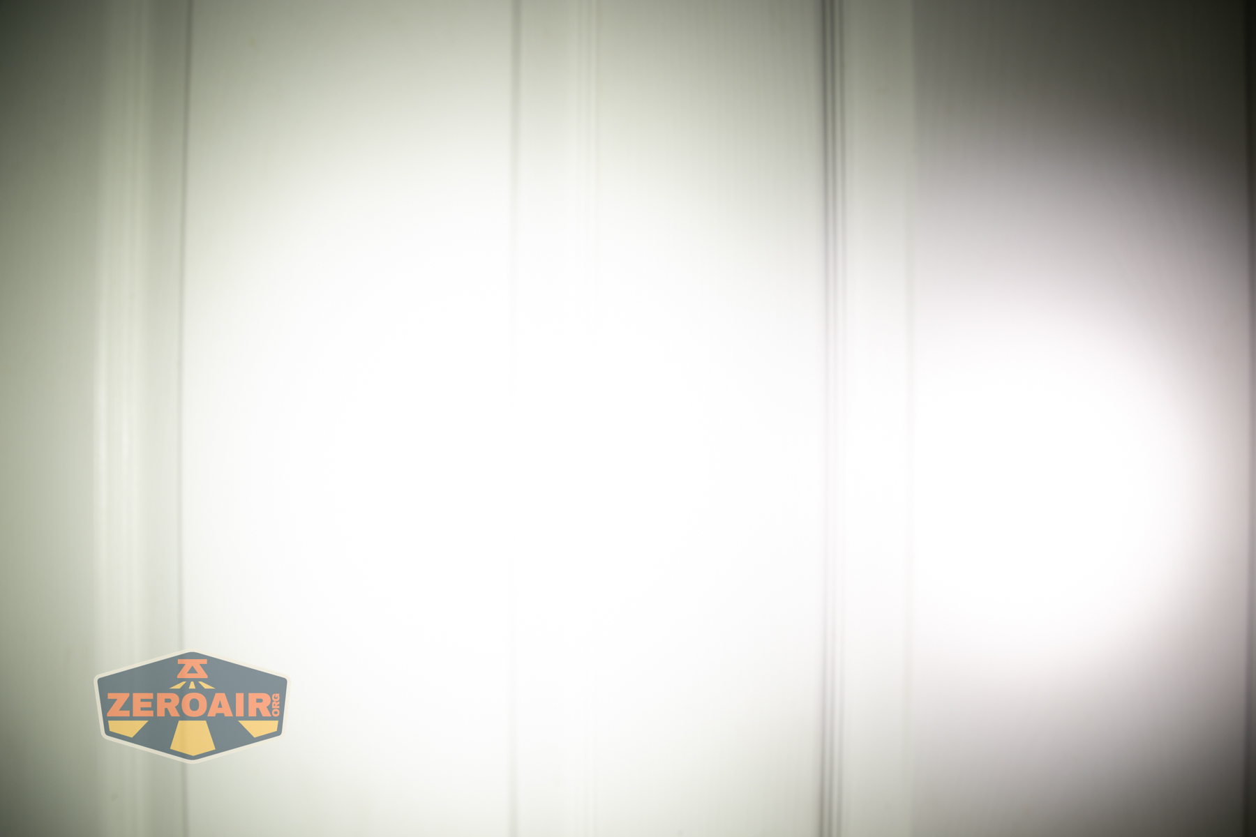 Wurkkos HD03 clip flashlight beamshots on door (at 1') compared to nichia 219b 4500K