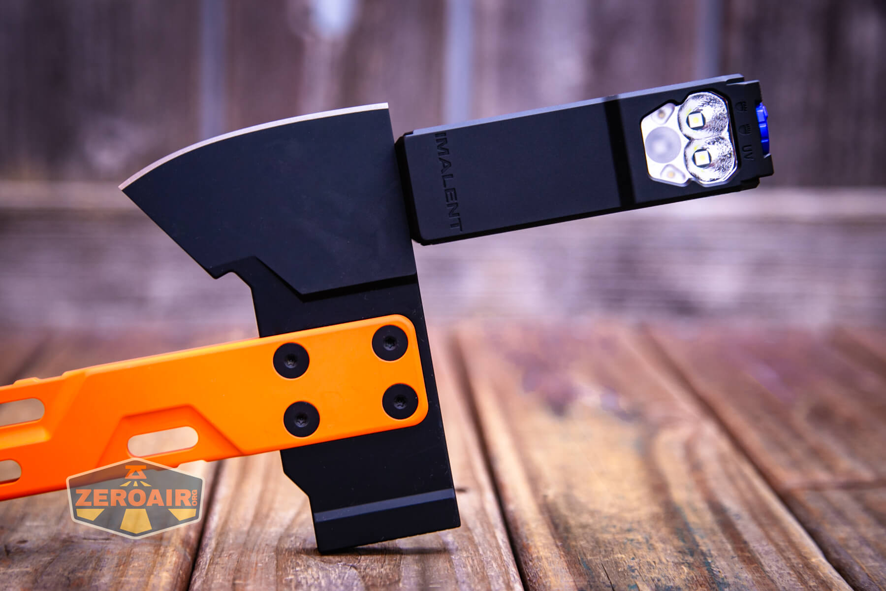 Imalent GR36 flashlight magnet in use