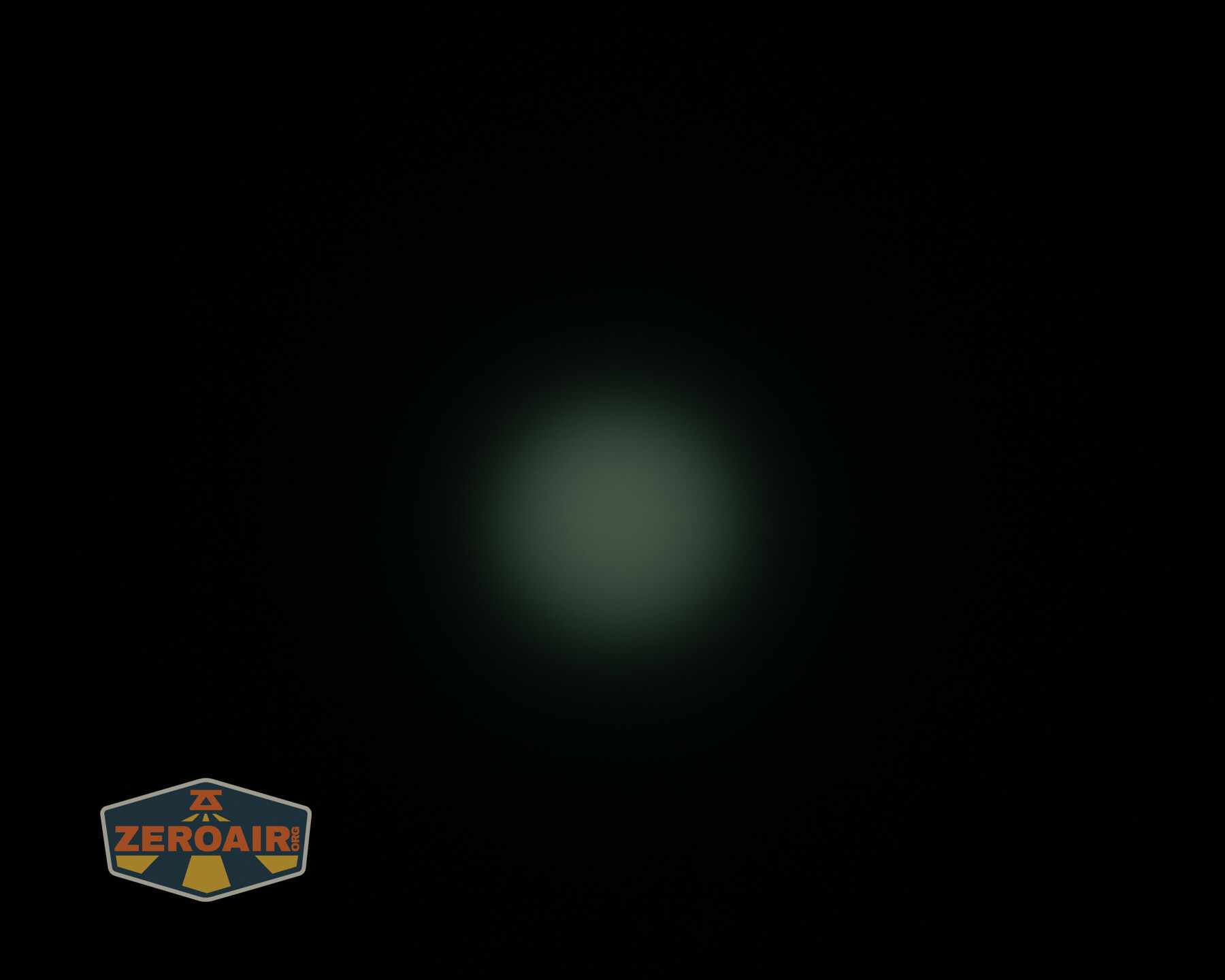 Imalent GR36 flashlight beamshots on ceiling