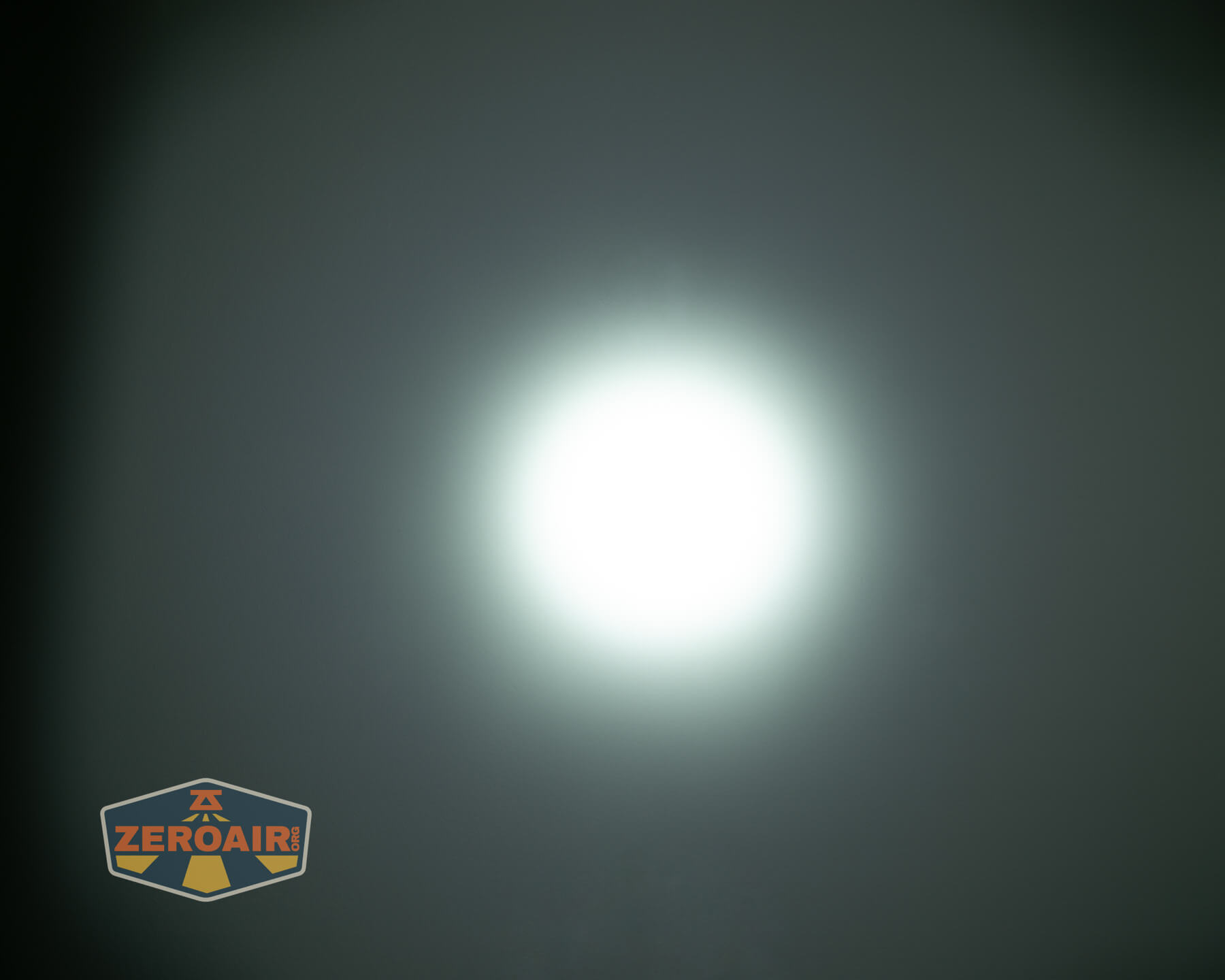 Imalent GR36 flashlight beamshots on ceiling