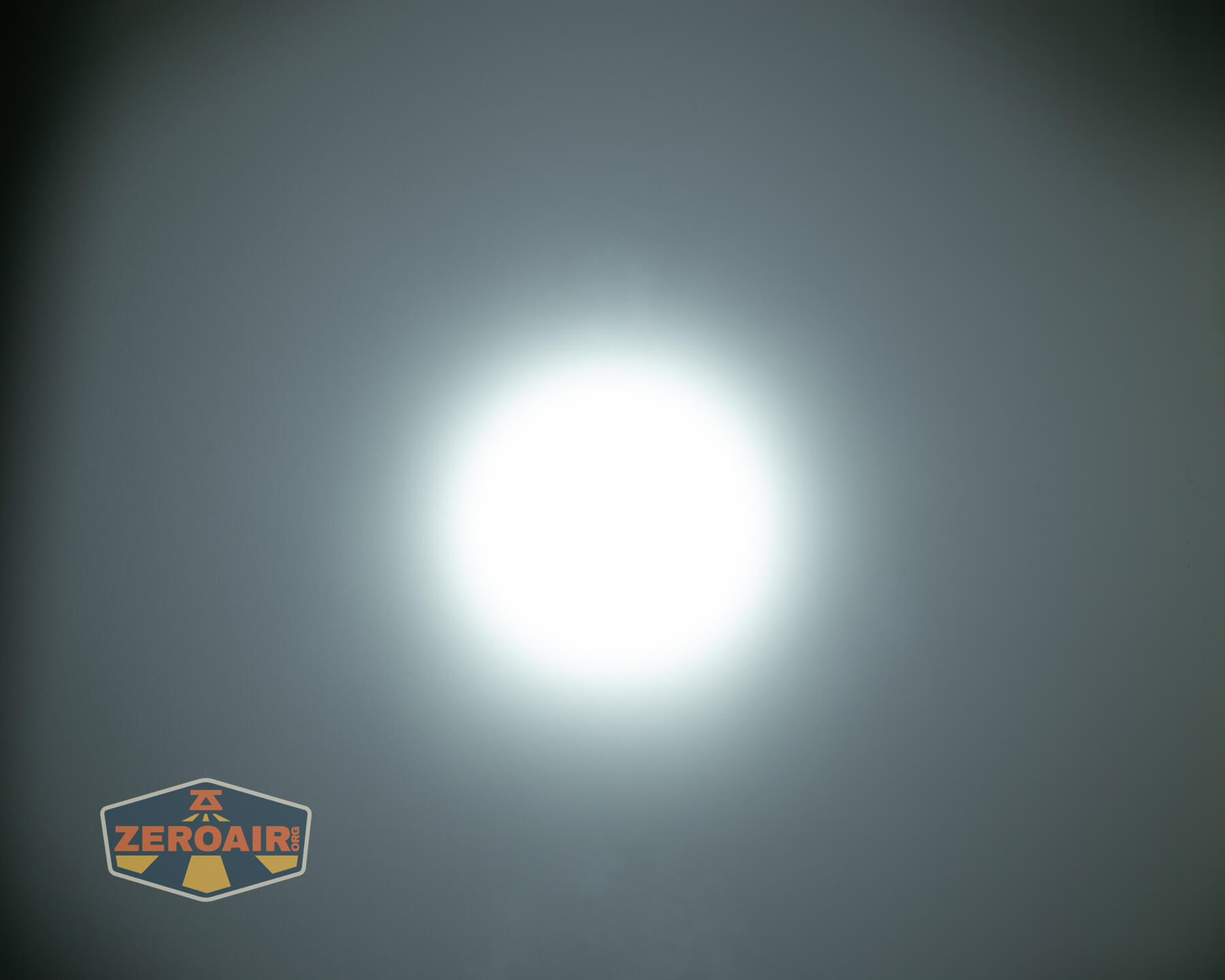 Imalent GR36 flashlight beamshots on ceiling